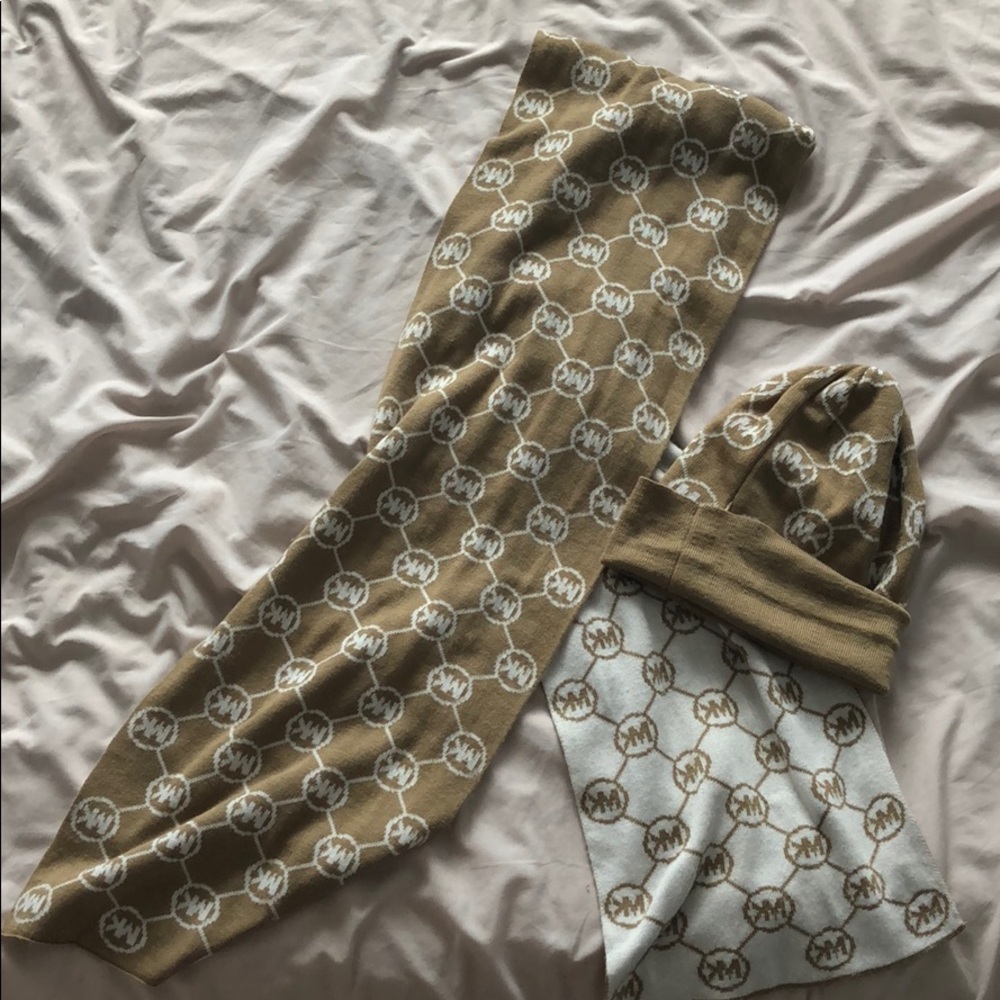 Michael kors scarf & hat